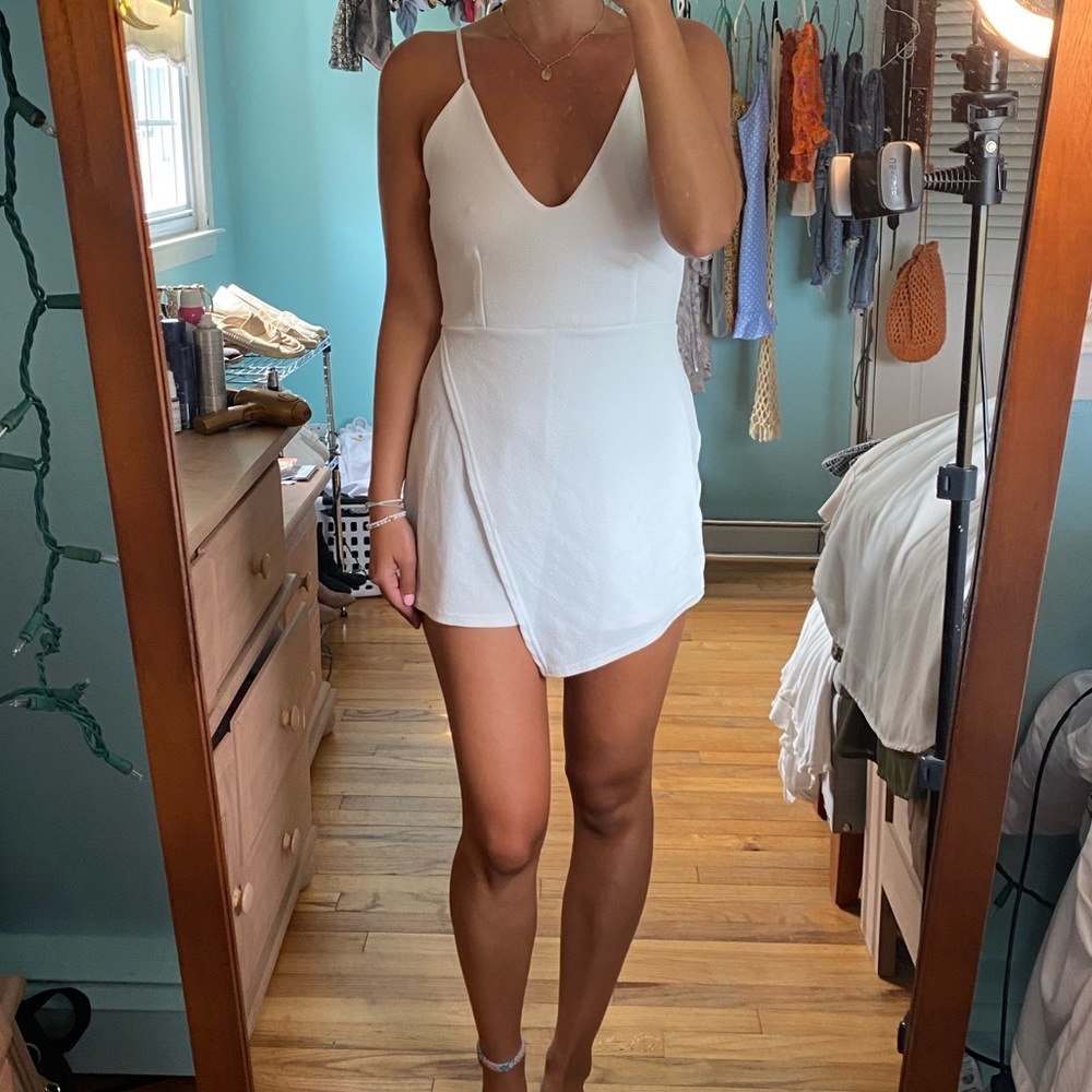LITTLE WHITE DRESS / skort